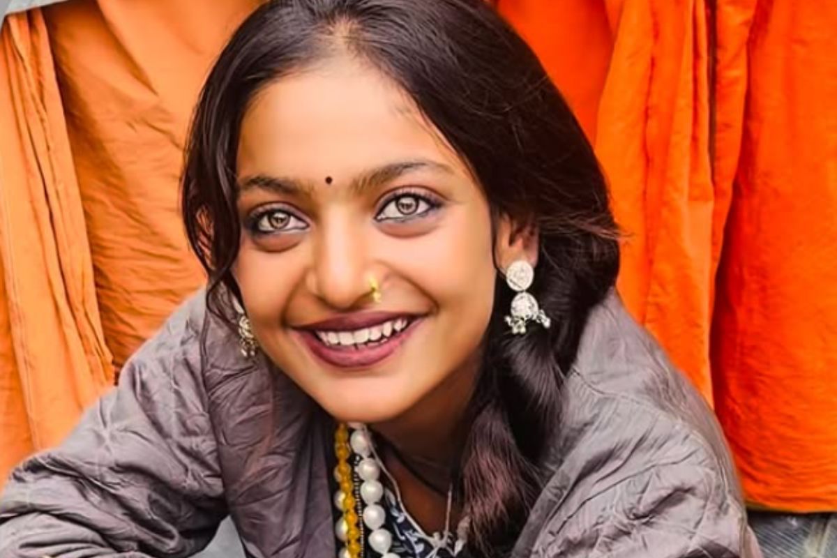Viral Girl Monalisa Relationship Status
