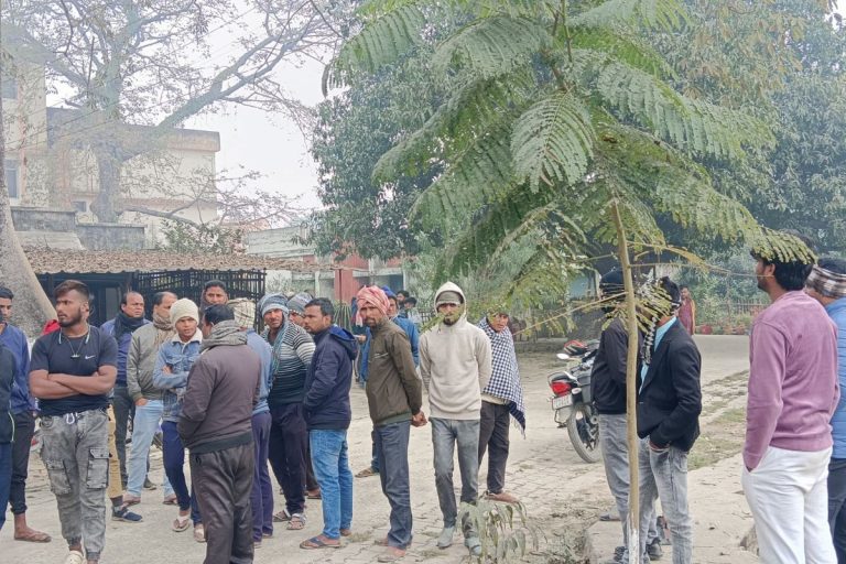 बेतिया में घने कोहरे ने ली जान, तेज रफ्तार ट्रैक्टर-ट्रॉली हादसे में मजदूर की मौत, चालक गंभीर