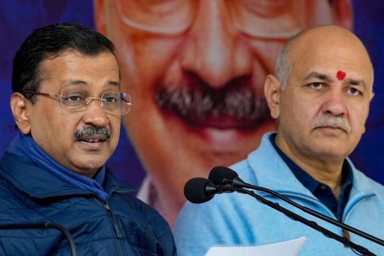 क्या अरविंद केजरीवाल से कम है मनीष सिसोदिया की संपत्ति?