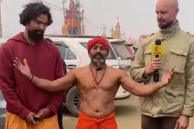 Mahakumbh Mela : राजपाल योगी को नहीं लगती ठंड, एक हाथ से किया 3000 पुशअप्स