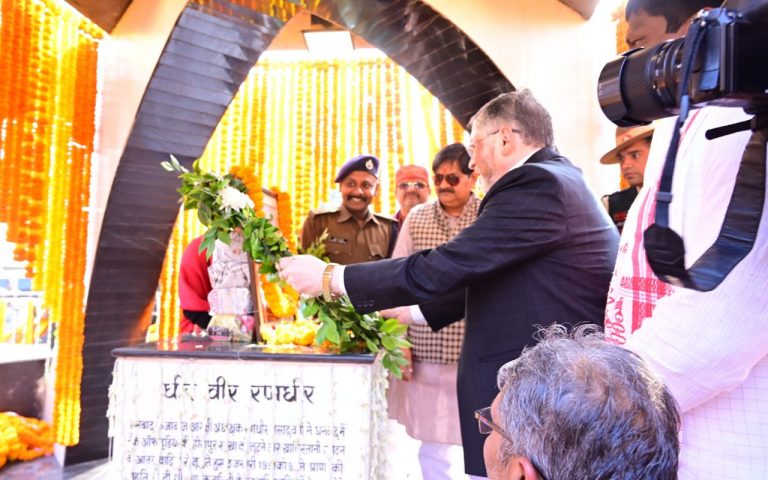 रणधीर वर्मा शहादत दिवस पर धनबाद में बोले राज्यपाल संतोष गंगवार – राष्ट्र सेवा ही सबसे बड़ा धर्म