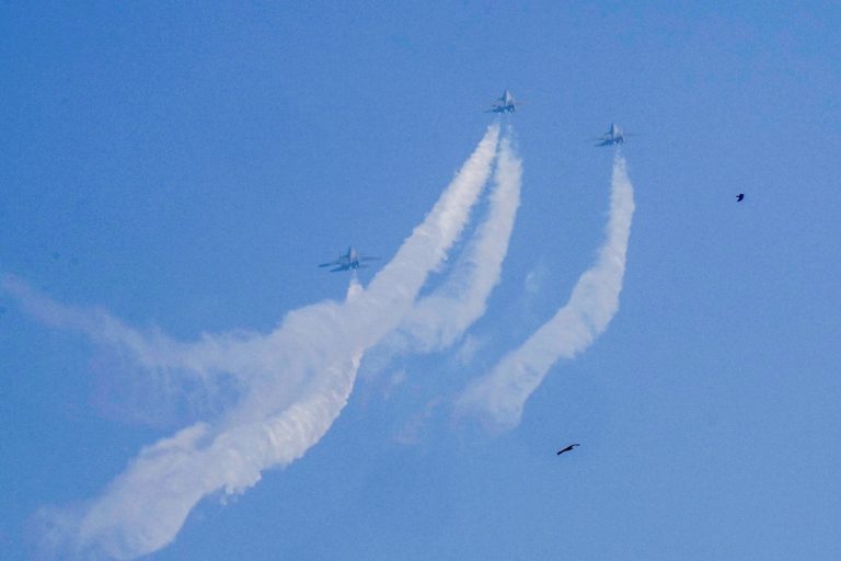 Republic Day Parade 2025: गणतंत्र दिवस पर करतब दिखाएंगे राफेल समेत 40 विमान, फ्लाईपास्ट परेड से गायब रहेंगे ALH ध्रुव और तेजस, जानें कारण