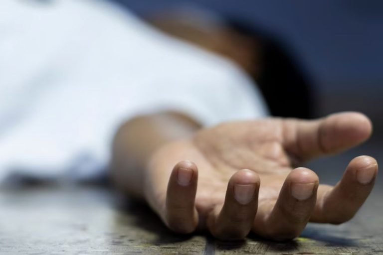 गांव वालों ने बेटे से की पिता की शिकायत, गुस्साए युवक ने उतारा मौत के घाट