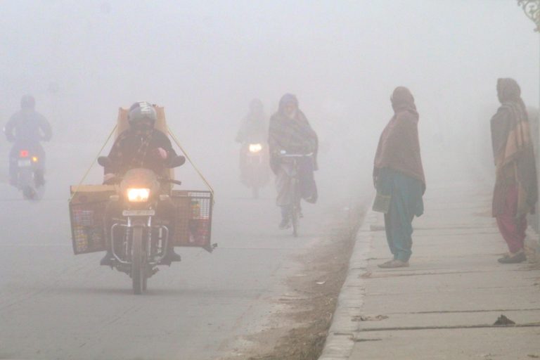 Bihar Weather: बिहार के इस जिले में ठंड से शहरवासी घरों में हुए कैद हुए , इस दिन तक पड़ेगी ठंड