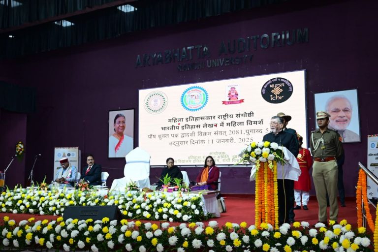 महिलाओं का योगदान भारत के इतिहास में प्रेरणादायक, रांची के आर्यभट्ट सभागार में बोले राज्यपाल संतोष गंगवार