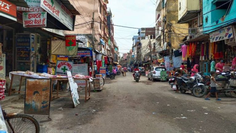 Badarpur Vidhan Sabha: सड़कों की जर्जर हालत परेशान है आम जनता