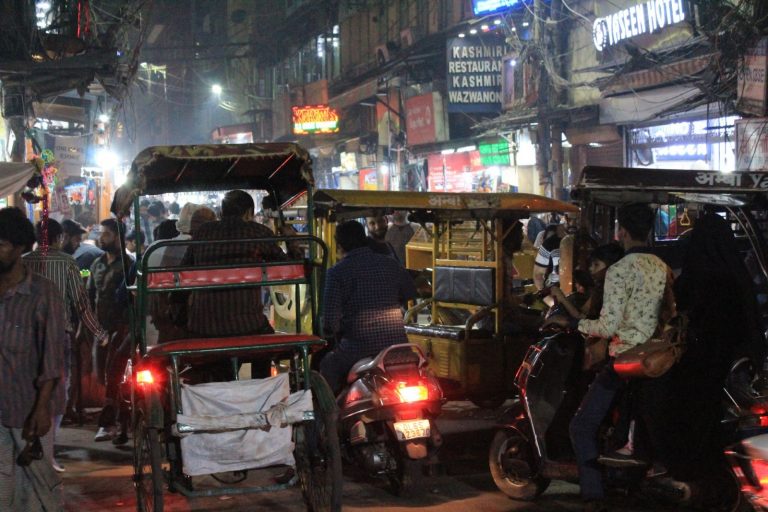 Delhi election 2025: गालिब के इलाके में तीसरी बार शहंशाह बनने की कोशिश में आप