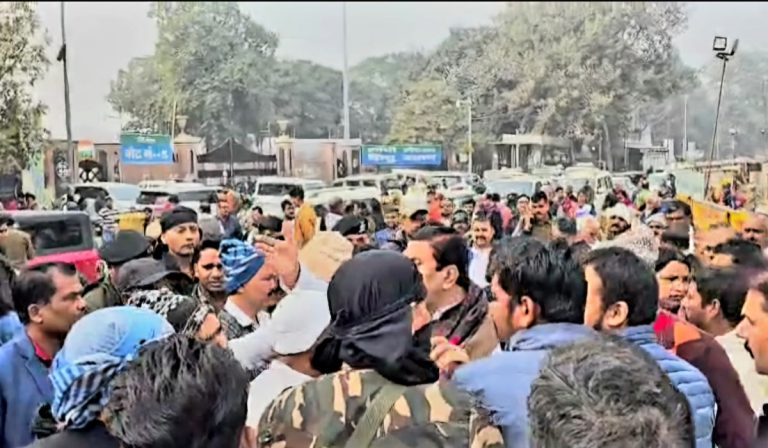 पटना में बिस्कोमान चुनाव के दौरान हंगामा, वीडियो में देखिए कैसे भिड़ गए दो प्रत्याशियों के समर्थक