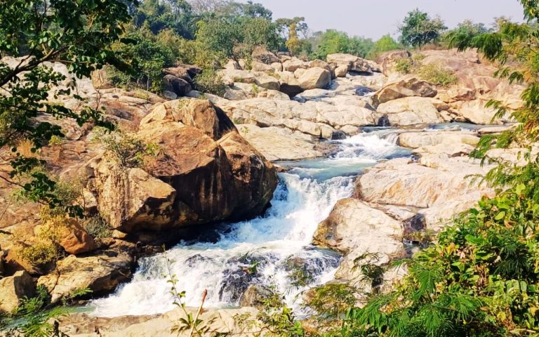 PHOTOS: चंद्रू फॉल बनेगा पर्यटन स्थल, मन मोह लेगी पहाड़ियों से बहती है कोनार की कलकल धारा