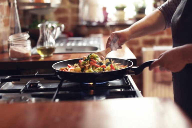Weight Loss Tips: लाख कोशिशों के बावजूद भी कम नहीं हो रहा वजन? सब्जी बनाते समय इन बातों का रखें ख्याल