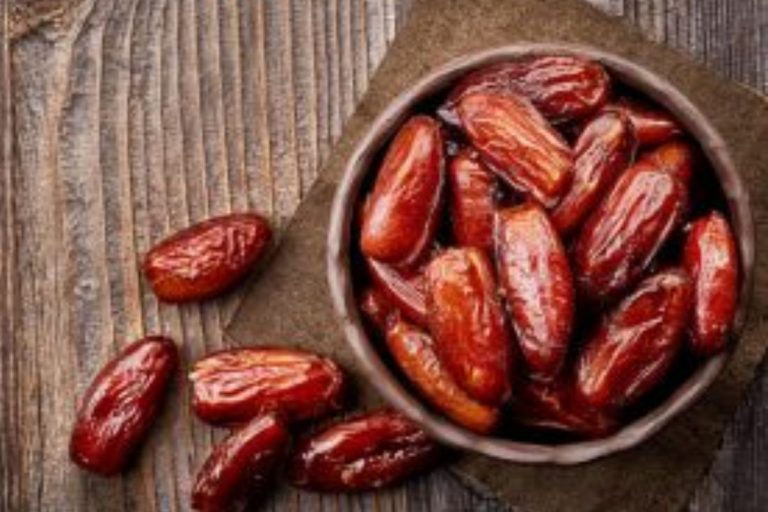 Health Tips: खजूर खाने से मिलते हैं सेहत को कई फायदे, आप भी जानें 