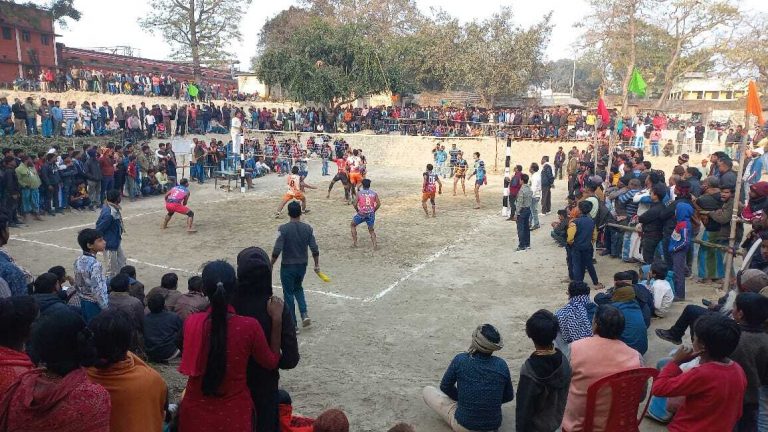 तीर्थानंद झा मेमोरियल इंटर डिस्ट्रीक्ट वॉलीबॉल चैंपियनशिप का मकनपुर भागलपुर बना विजेता