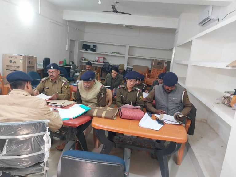 Katihar news : पुलिस पदाधिकारियों को दैनिकी कांड लिखने की दी जानकारी