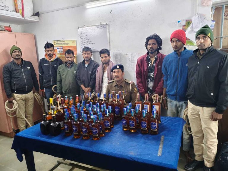 Katihar news : छह तस्करों को शराब के साथ किया गिरफ्तार