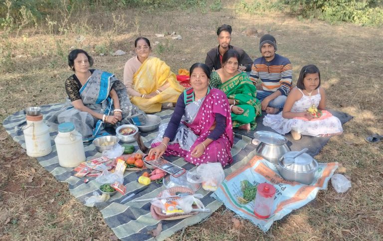 लोगों ने मंदिरों में पूजा-पाठ कर नववर्ष का किया आगाज
