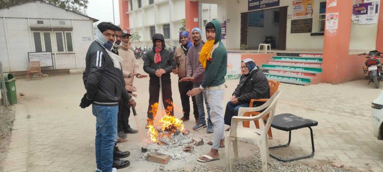 पछुआ हवा से गिरा तापमान, बढ़ी कनकनी, शाम होती ही सड़क पर पसरा सन्नाटा