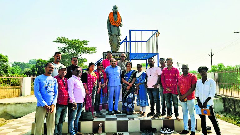 Sambalpur News: संबलपुरी भाषा साहित्य के पुरोधा गुरु सत्यनारायण बोहिदार को दी गयी श्रद्धांजलि