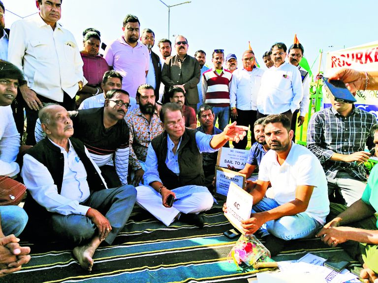 Rourkela News: राउरकेला एयरपोर्ट को 4सी लाइसेंस देने की मांग पर बेमियादी धरना शुरू