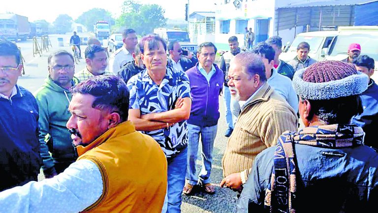 डिबुडीह चेकपोस्ट पर तीर्थयात्रियों के लिए अस्थायी शिविर