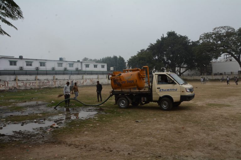 खेल मैदान की स्थिति जर्जर