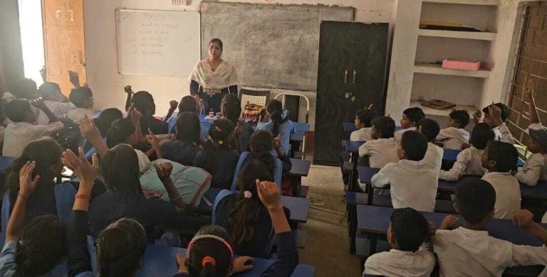 शिक्षिका शोभा सिंह की पढ़ाने की शैली है अनोखी
