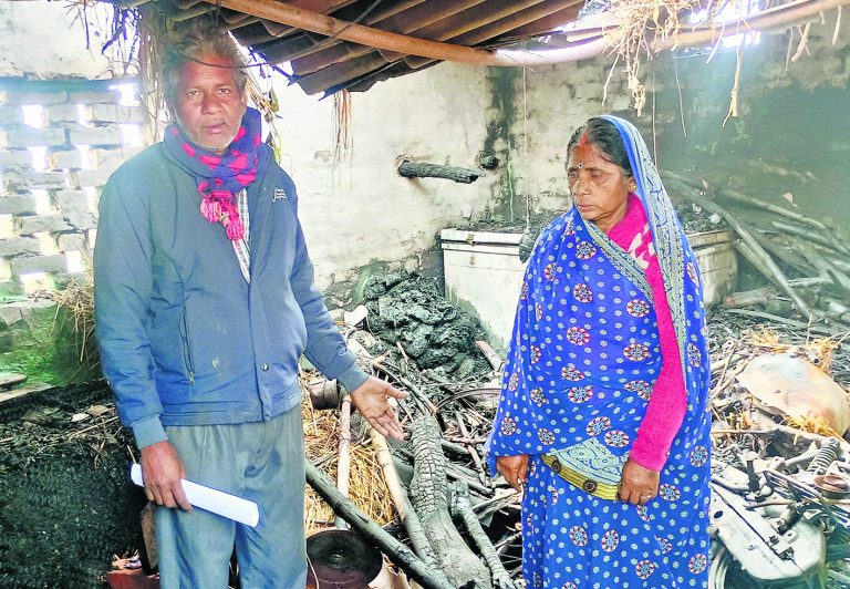 Chhapra News : चांदपुरा दलित बस्ती में शाॅर्ट सर्किट से लगी आग