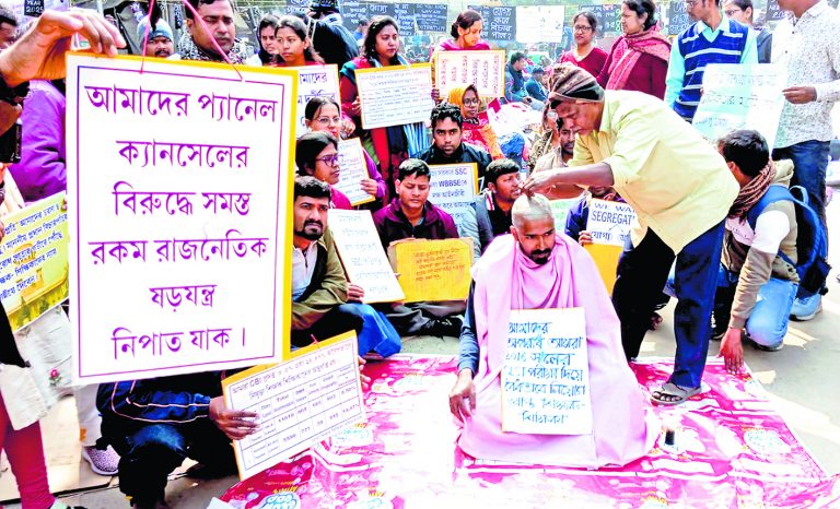 एसएलएसटी अभ्यर्थियों ने जल्द नियुक्ति की मांग पर किया प्रदर्शन