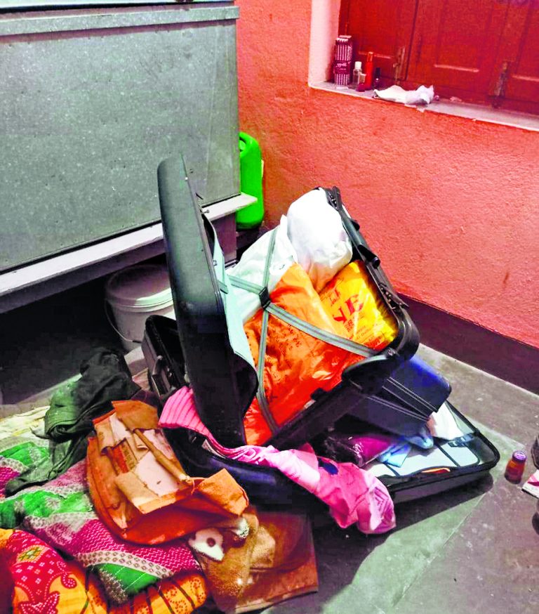 hajipur news. दो घरों का ताला तोड़कर नकद व जेवरात की चोरी