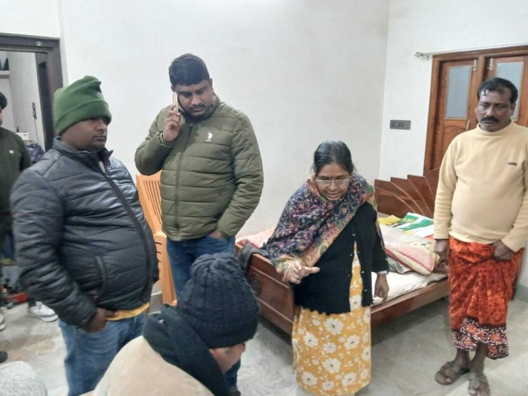 गोराबाड़ी हटिया के पास बंद मकान से 14 लाख की चोरी