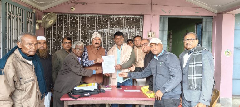 माध्यमिक शिक्षक  संघ ने विधायक को सौंपा मांग-पत्र