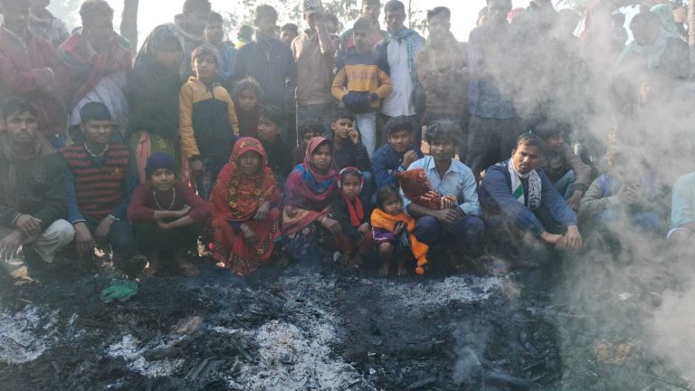 शॉर्ट सर्किट से लगी आग में 10 घर जले,  लाखों की क्षति