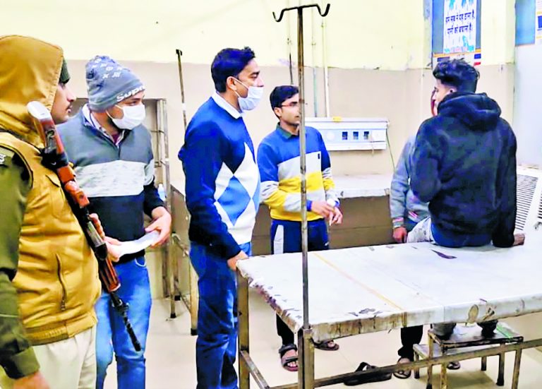 Chhapra News : चाकूबाजी में दो भाई गंभीर रूप से जख्मी, पटना रेफर