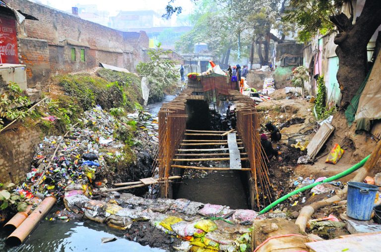 15 माह में सिर्फ 40% काम, मार्च तक होना है निर्माण