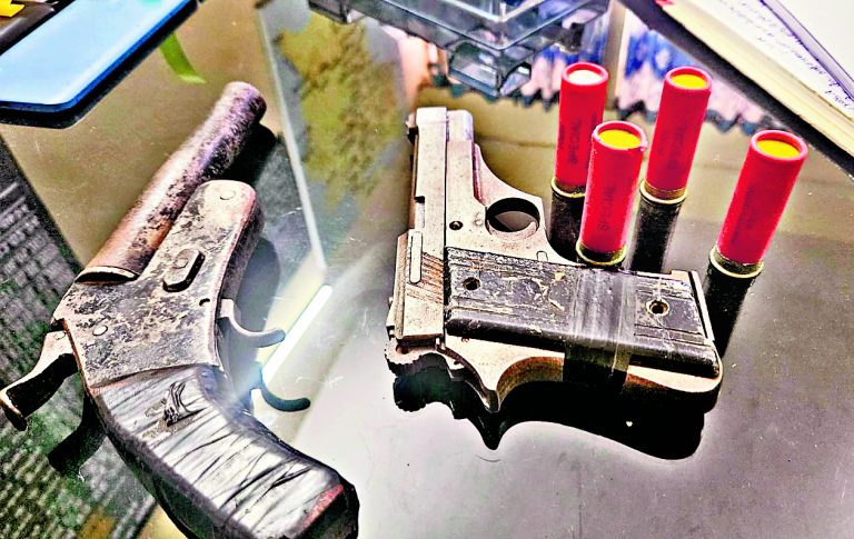 Ranchi Crime News : वृंदावन होटल में बनी थी लूट की योजना, गाड़ी में पुलिस का बोर्ड लगा चलते थे अपराधी