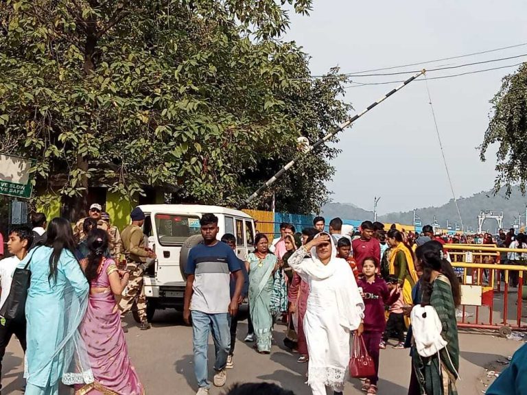 Dhanbad News: साल का पहला संडे मैथन व पंचेत डैम सैलानियों से पटा