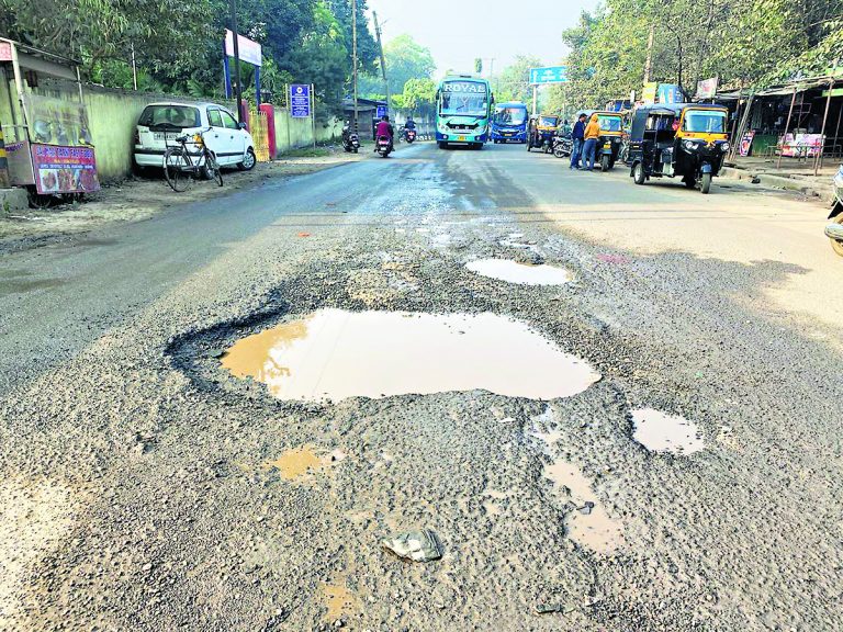 Rourkela News: हाकिम बदले, हुकूमत बदली, पर राउरकेला-बंडामुंडा सड़क की हालत नहीं, लोगों में नाराजगी