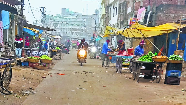 Chhapra News : ठंड बढ़ी, लेकिन नगर क्षेत्र में अलाव की व्यवस्था अधूरी