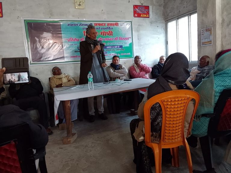 सफदर हाशमी का जीवन सामाजिक परिवर्तन की लड़ाई के प्रति समर्पित रहा