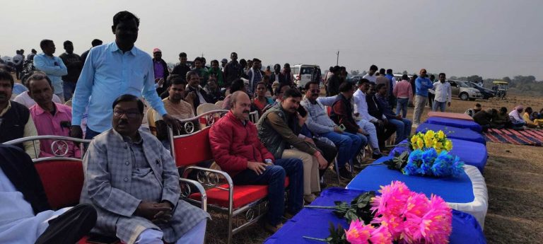झामुमो कार्यकर्ताओं ने वनभोज का लिया आनंद