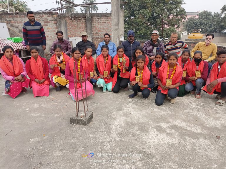 एकल विद्यालय द्वारा आयोजित प्रतियोगिता में बच्चों ने दिखाया अपना दम