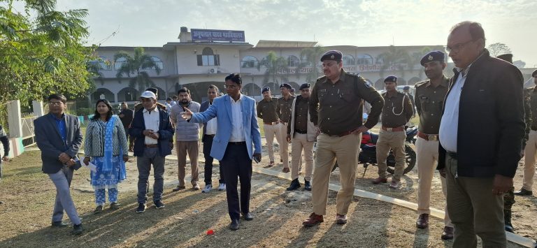 मुख्यमंत्री के संभावित दौरे को लेकर प्रशासनिक चहल पहल तेज, डीएम व एसपी ने लिया जायजा