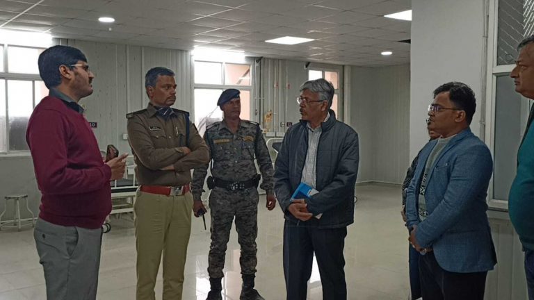 सदर अस्पताल में 42 वार्ड के बने पीकू वार्ड को चालू करने का डीएम ने दिया निर्देश