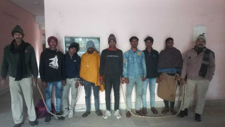 अलग-अलग जगहों से सात शराब तस्कर गिरफ्तार