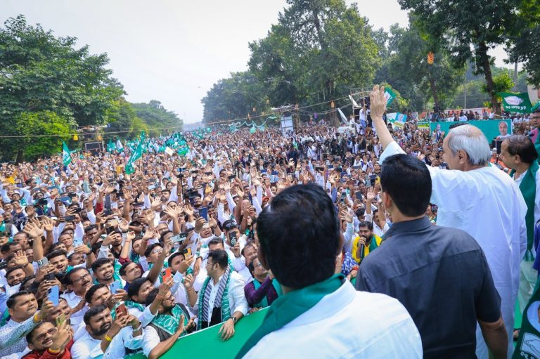 Bhubaneswar News: महंगाई के खिलाफ बीजद ने किया प्रदर्शन, नवीन ने भाजपा की डबल इंजन सरकार को लोगों के लिए दोहरा झटका करार दिया