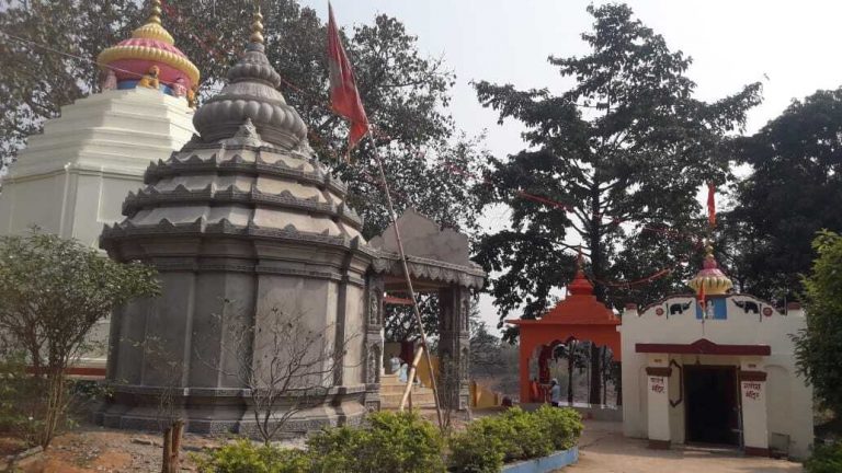 Chaibasa News : 1.11 लाख में हुई रामतीर्थ मठ मैदान की नीलामी