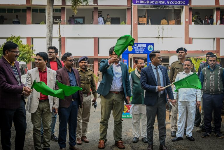 Deoghar news : सड़क दुर्घटनाओं में कमी लाने के लिए यातायात नियमों का पालन करना हम सभी की जिम्मेवारी : डीसी