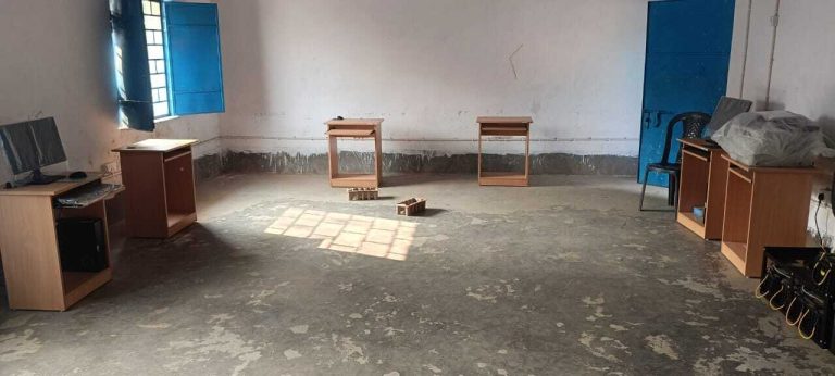 Deoghar news : स्कूल से तीन कंप्यूटर सेट व अन्य उपकरणों की हुई चोरी, थाने की दी शिकायत