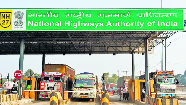 Gopalganj News  : टोल प्लाजा पर वाहन में घंटों तड़पती रही प्रसूता, टोल कर्मियों ने नहीं सुनी गुहार, गयी नवजात की जान