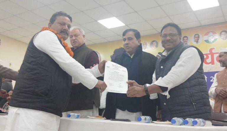 कांग्रेस अल्पसंख्यक प्रकोष्ठ के नव मनोनीत पदाधिकारियों को मिला मनोनयन पत्र