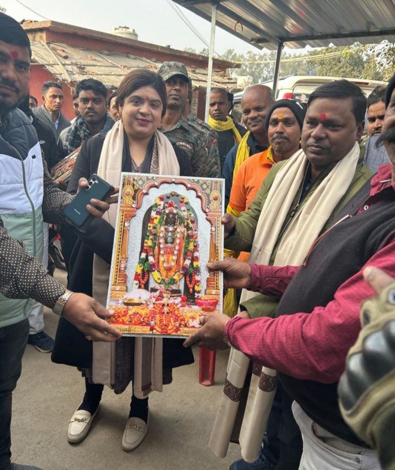 बाबा झुमराज मंदिर श्रद्धालुओं को मिलेगी बेहतर सुविधा- डीएम